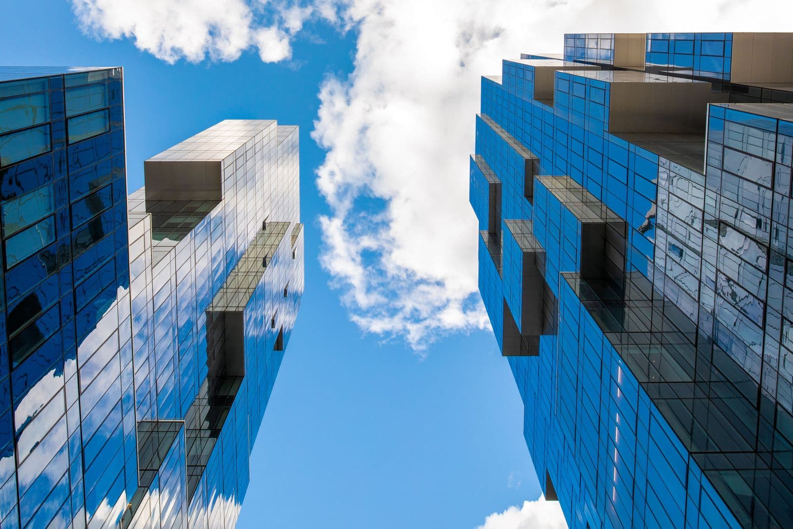420 Kent exterior building view looking up between 2 buildings