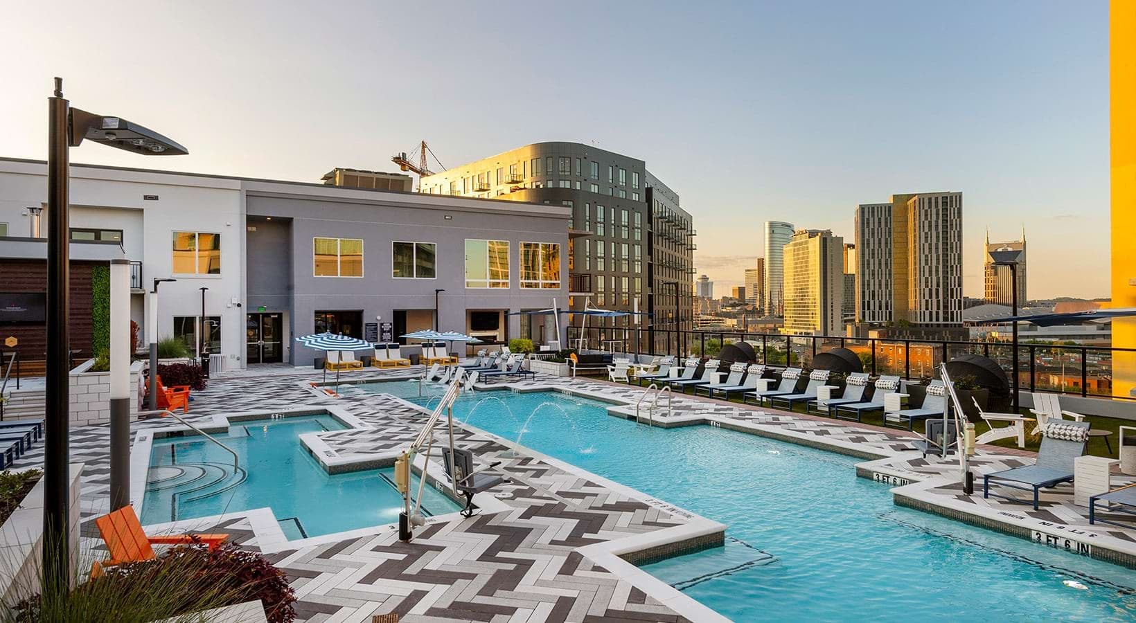 Aspire Gulch, luxury downtown Nashville apartments pool and courtyard at dusk