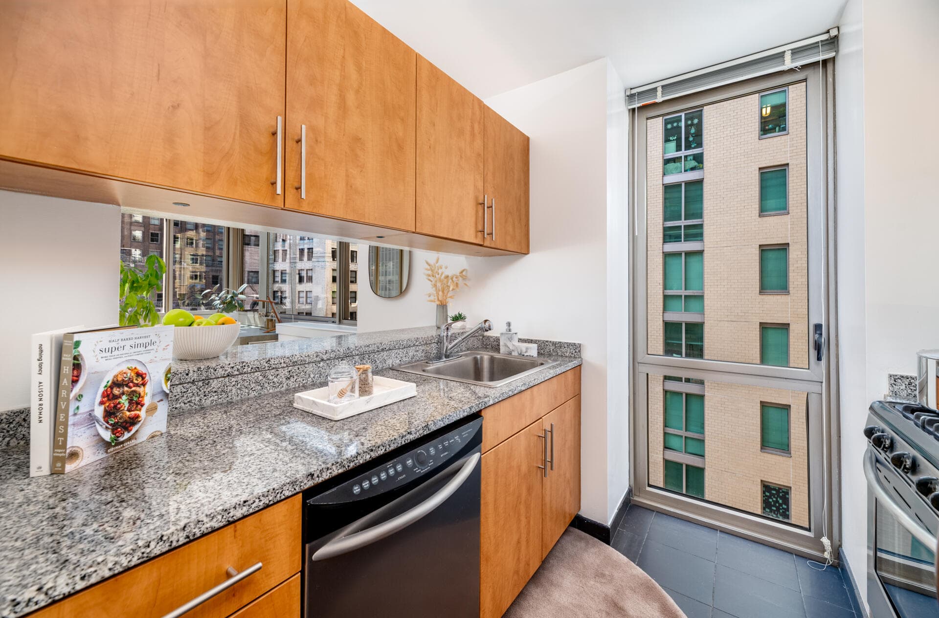 2 Gold St #2512