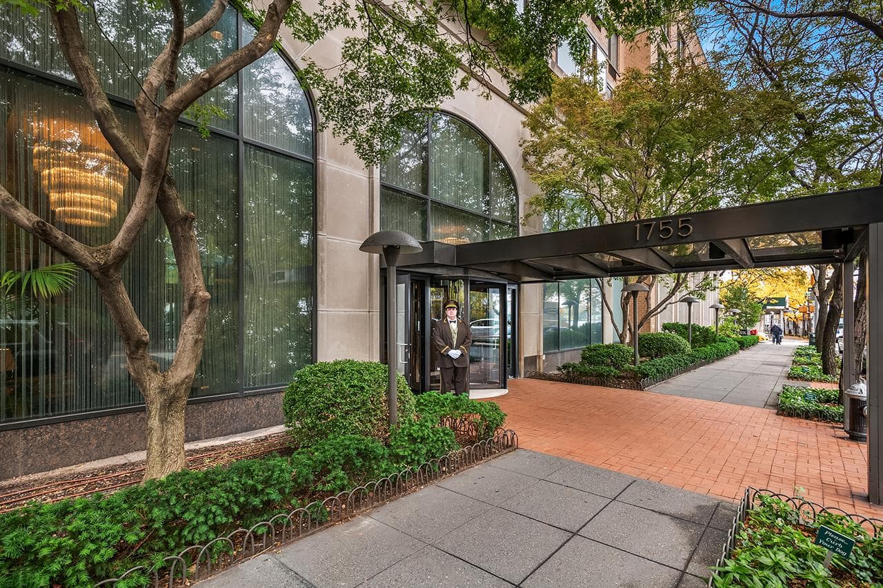The Barclay in Upper East Side, Manhattan — apartments for rent