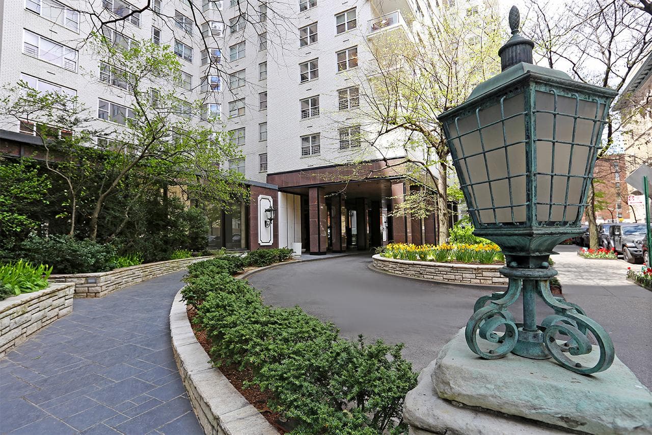 The Pavilion in Upper East Side, Manhattan — apartments for rent