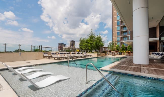 Sophisticated amenities at Novē at Knox