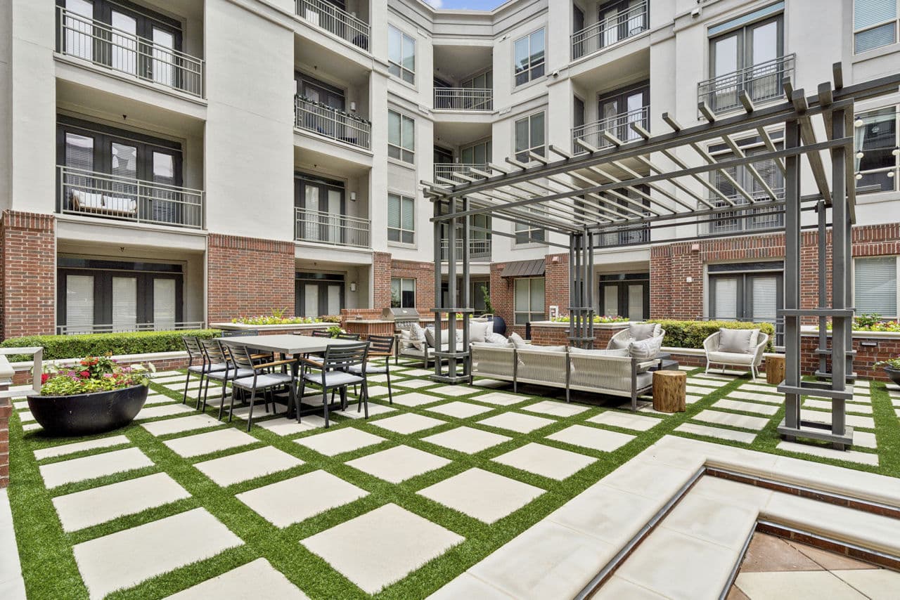 fire pit/grill area/patio at Alara Uptown Apartments