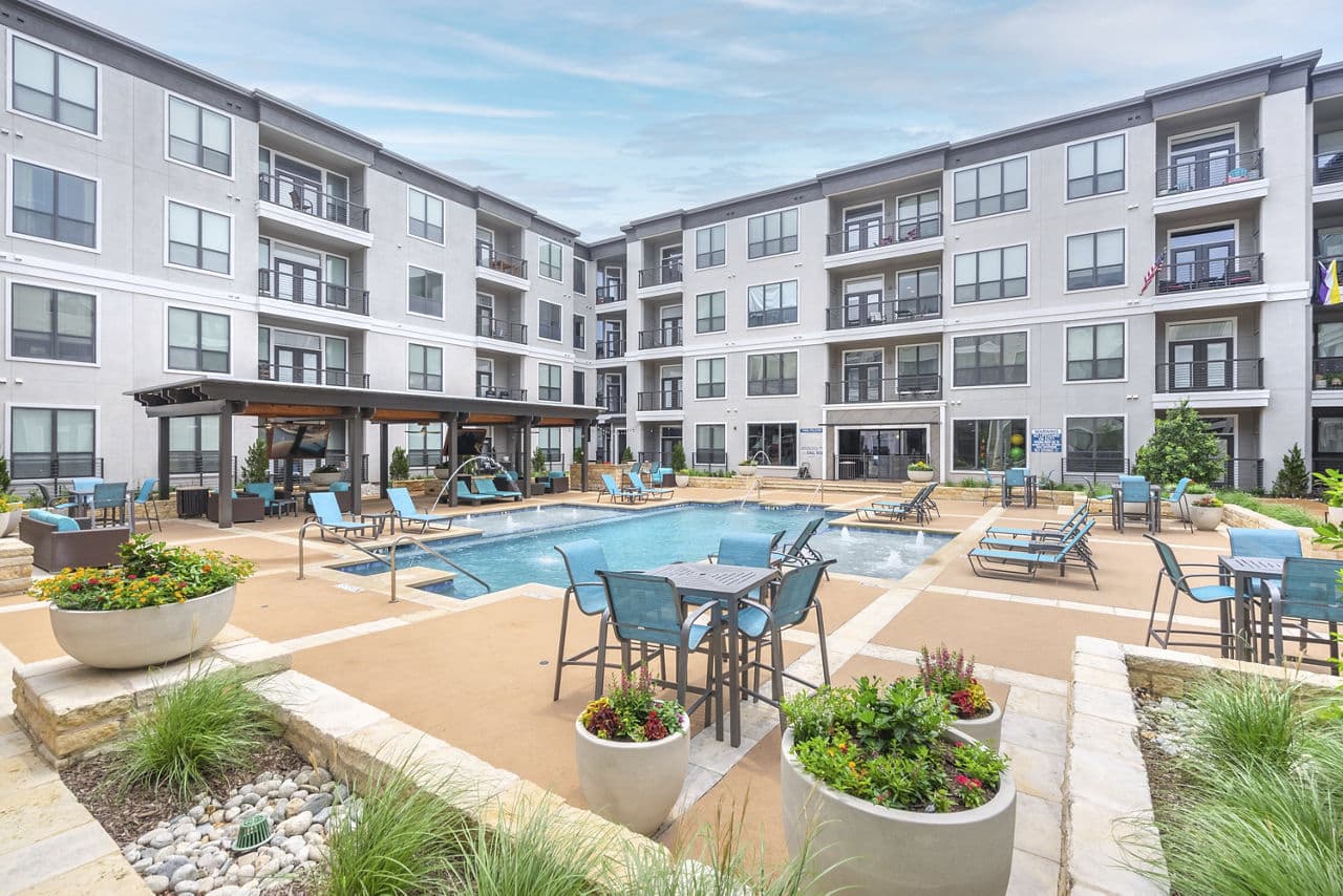 Courtyard with lush greenery at Seville Uptown Apartments