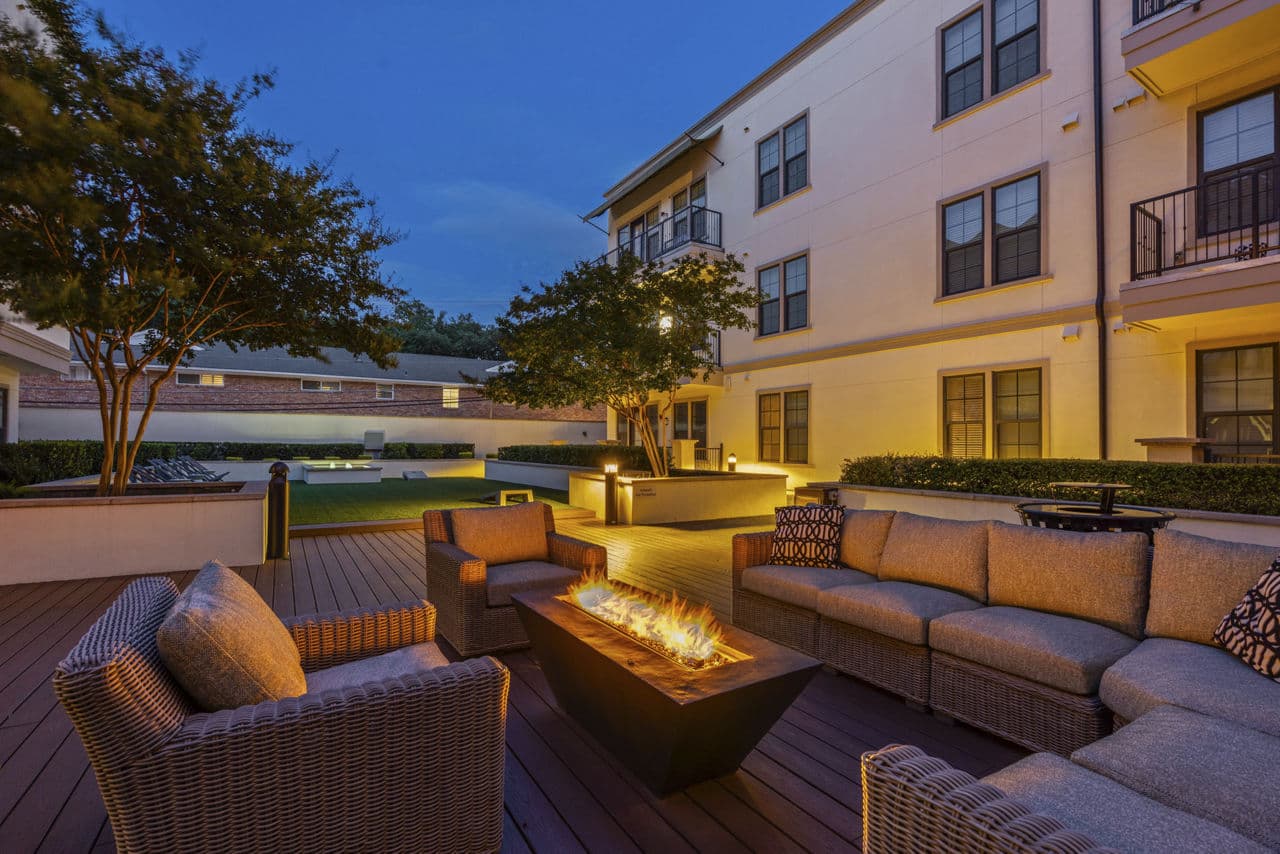 patio at The Laurel Preston Hollow Apartments
