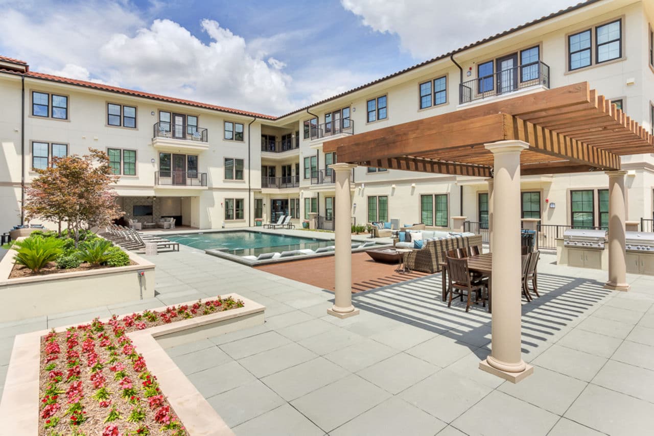 pool at The Laurel Preston Hollow Apartments