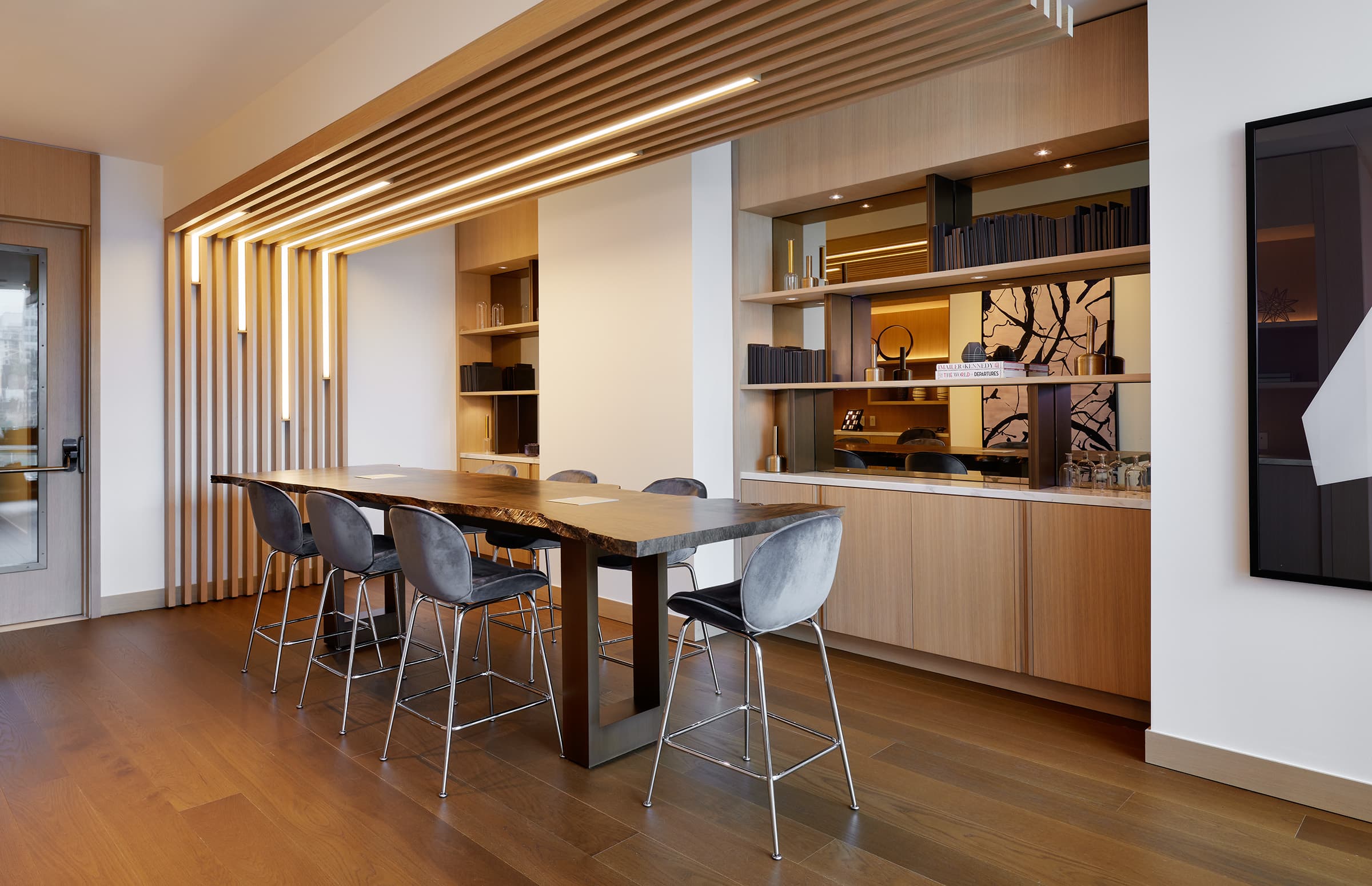 THEA DTLA Amenities Business Center Table
