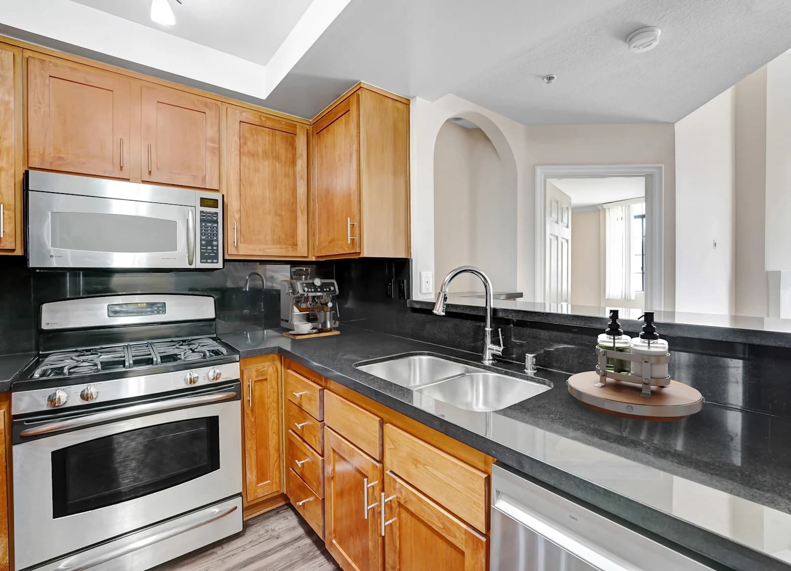 Model Unit Kitchen