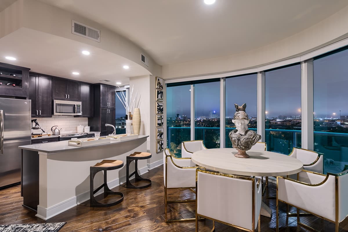 Kitchen Living room with stunning views, hardwood flooring and floor to ceiling windows